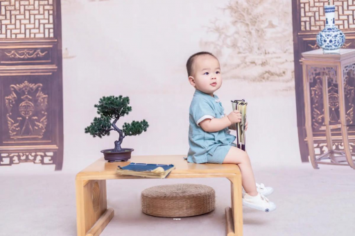 中山宝宝边吃奶边挣扎烦躁